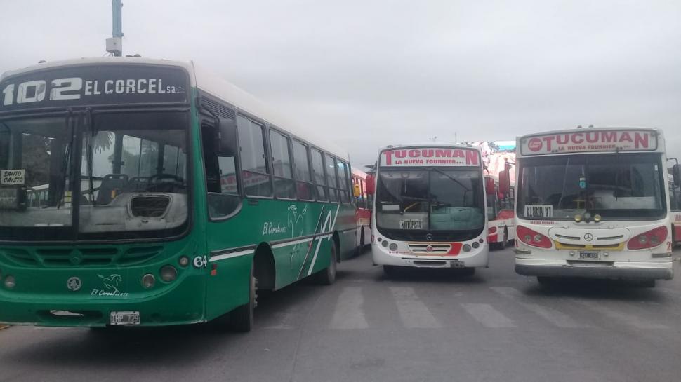 La protesta de UTA se levantó de la zona de la Terminal de Ómnibus | Radio Bicentenario - FM 103.3 en vivo - Tucumán