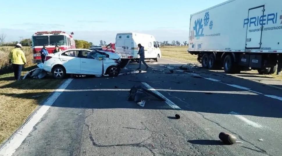 Santa Fe: Una familia murió en la ruta tras chocar su auto contra un ...